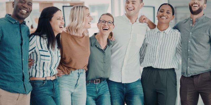 A group of people in conversation, illustration of the concept of how the five closest people shape us.